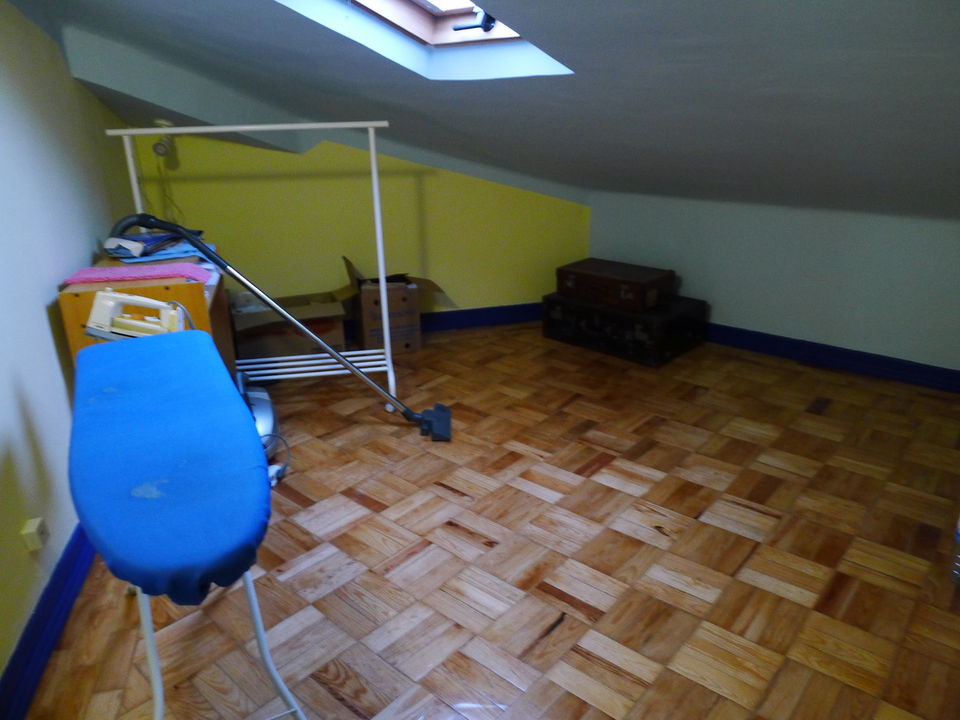 Quarto em casa a partilhar