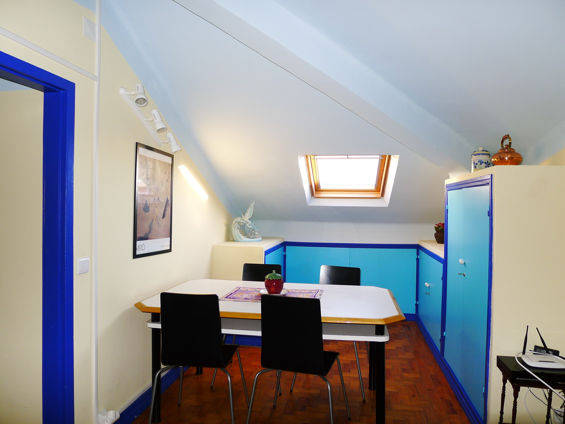 Quarto em casa a partilhar