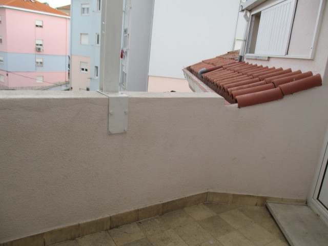 Quarto em casa a partilhar