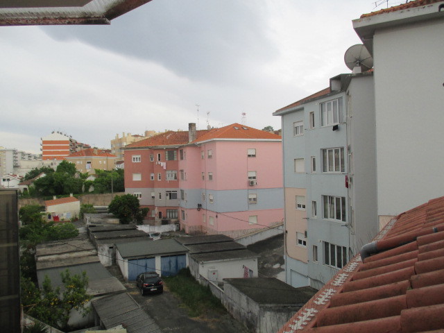 Quarto em casa a partilhar