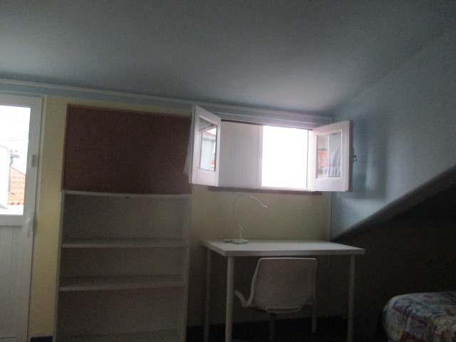 Quarto em casa a partilhar