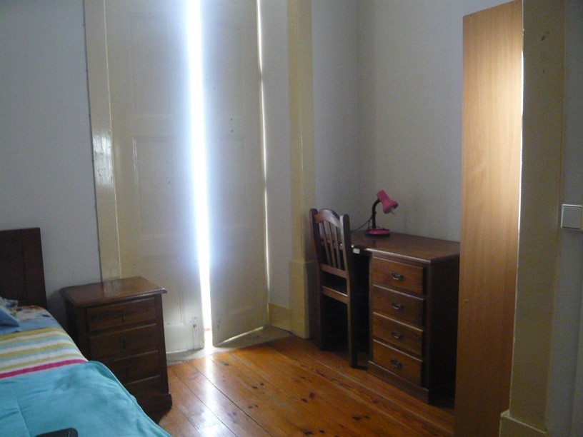 Quarto com varanda em casa com grande area de estar e terraçoà Praça da República, Coimbra