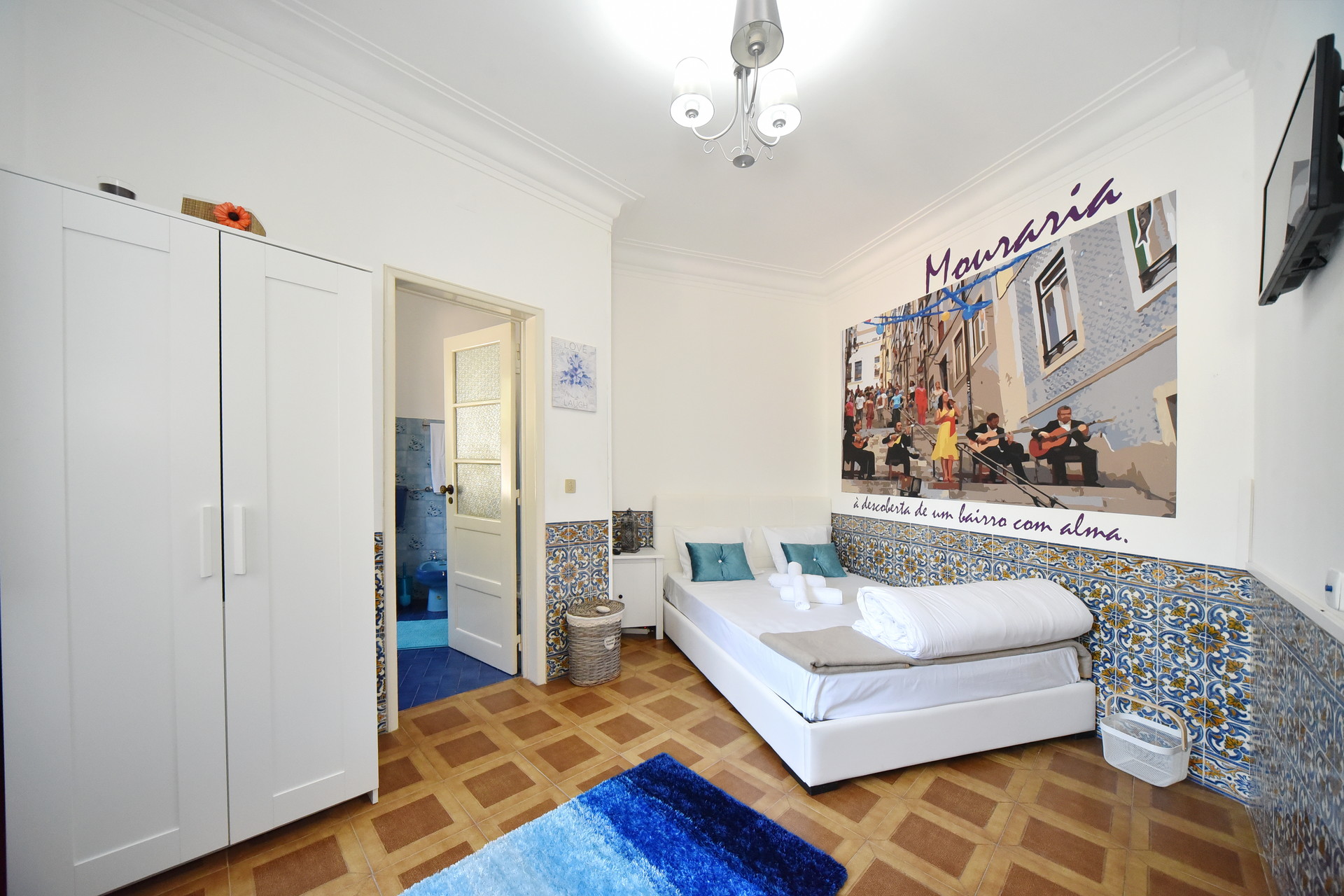 Room for rent in 6-bedroom apartment in Lisbon