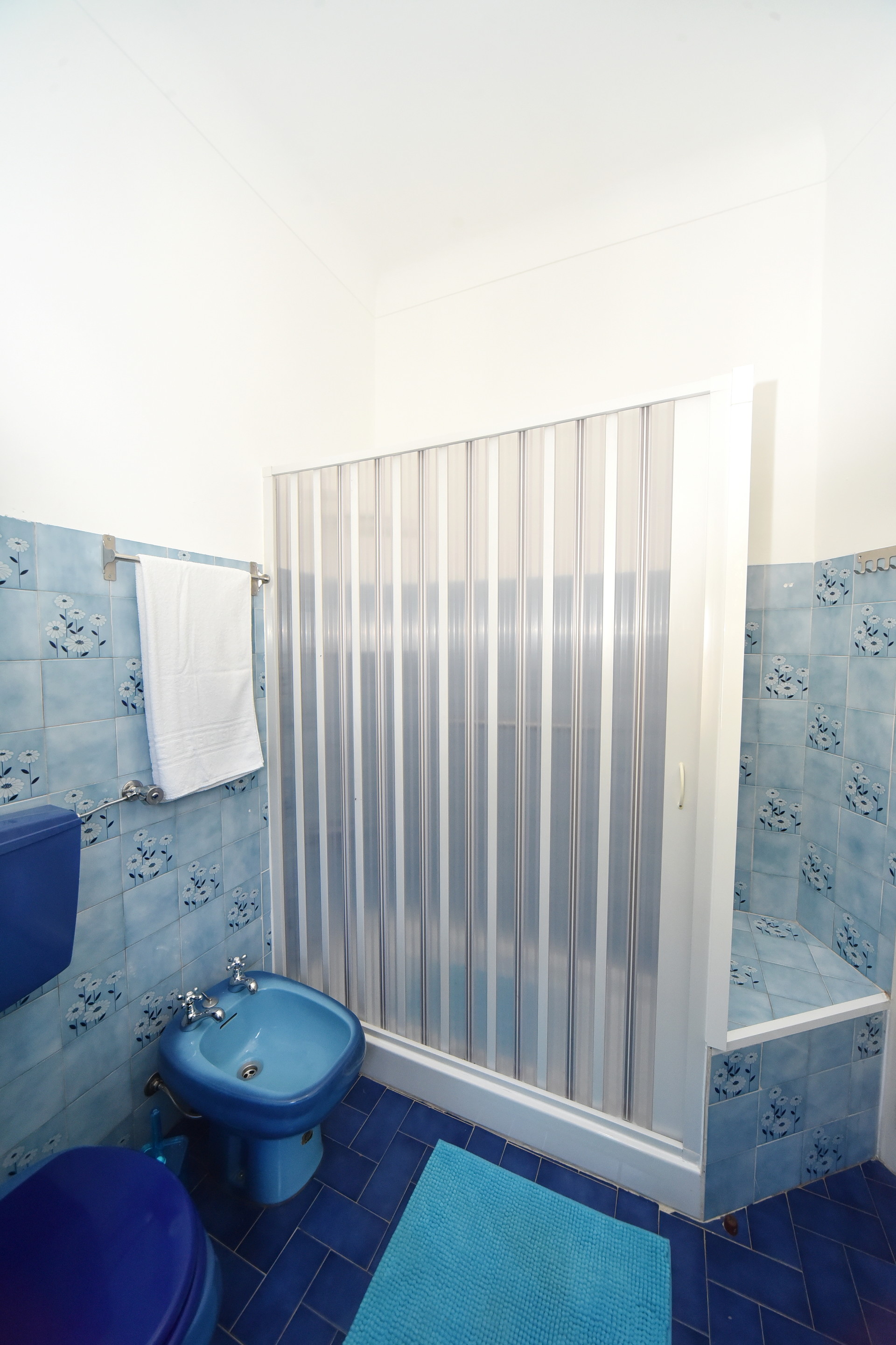 Room for rent in 6-bedroom apartment in Lisbon