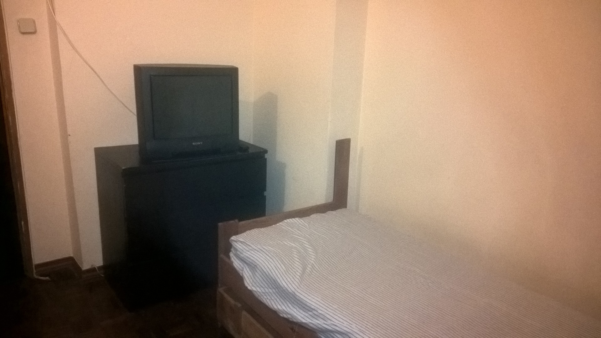 Quarto com comoda em Sintra