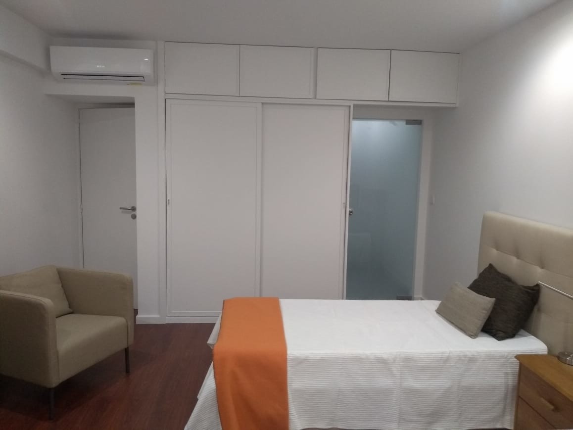 Room for rent in 8-bedroom apartment in Porto with internet and with cleaning service