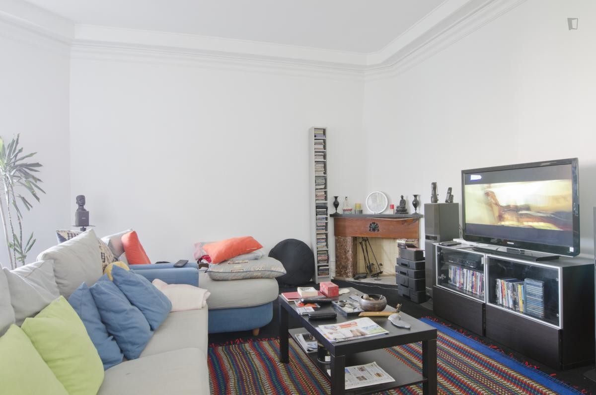 Room for rent in 4-bedroom apartment in Lisbon