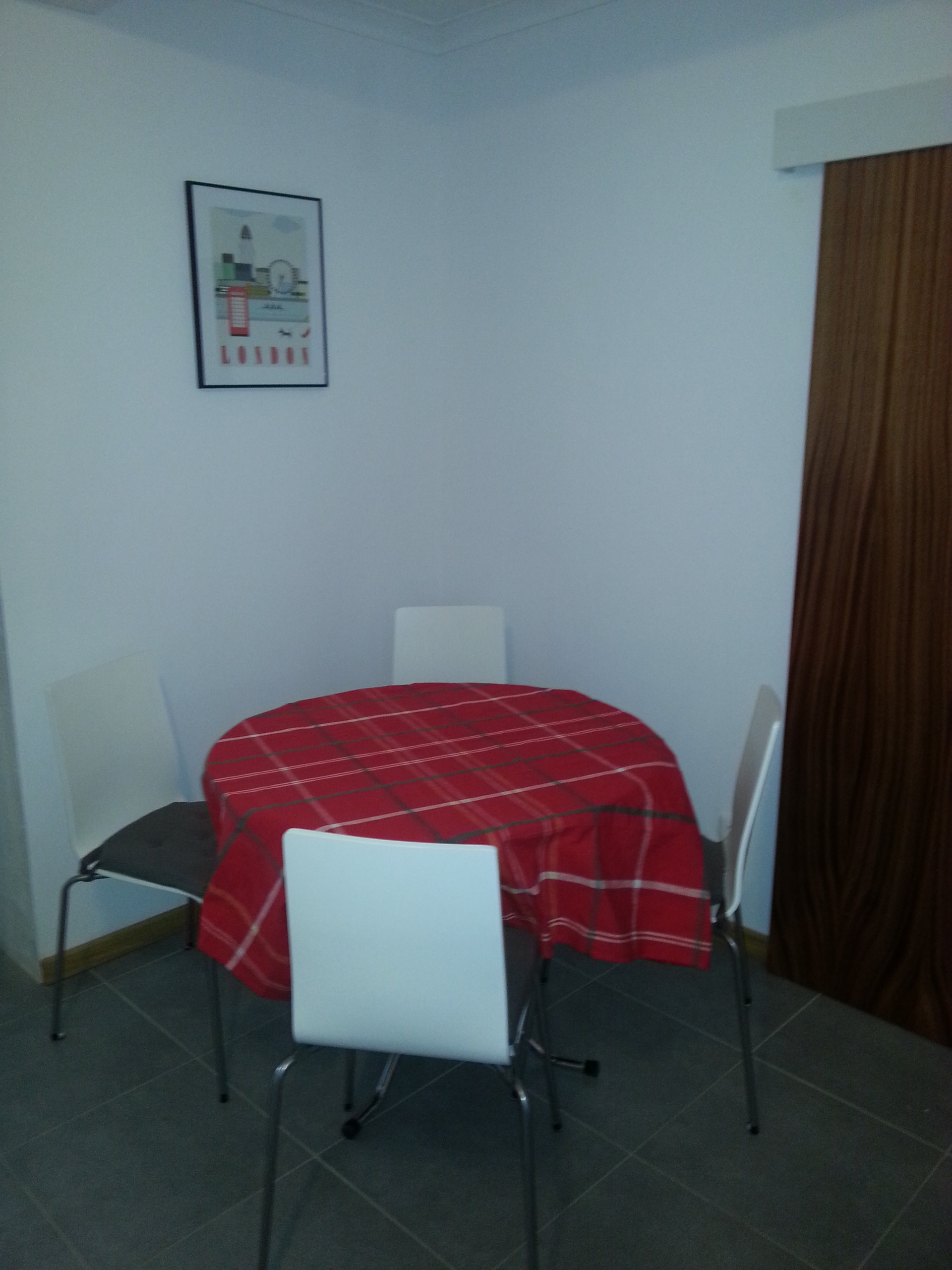 Quarto individual, mobilado Apartamento Remodelado per rapariga