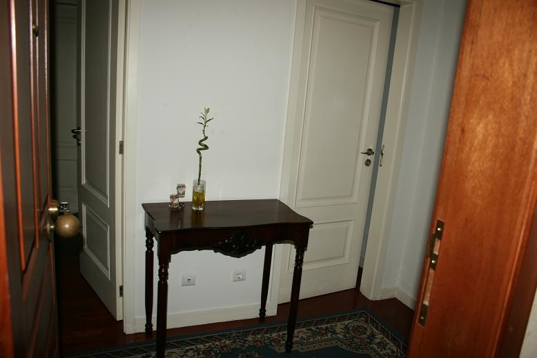 Quarto com varanda menina em apartamento T4