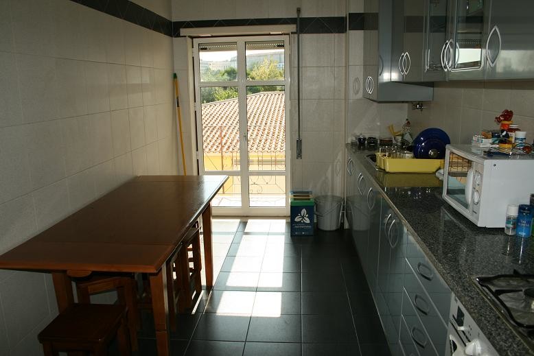 Quarto com varanda menina em apartamento T4