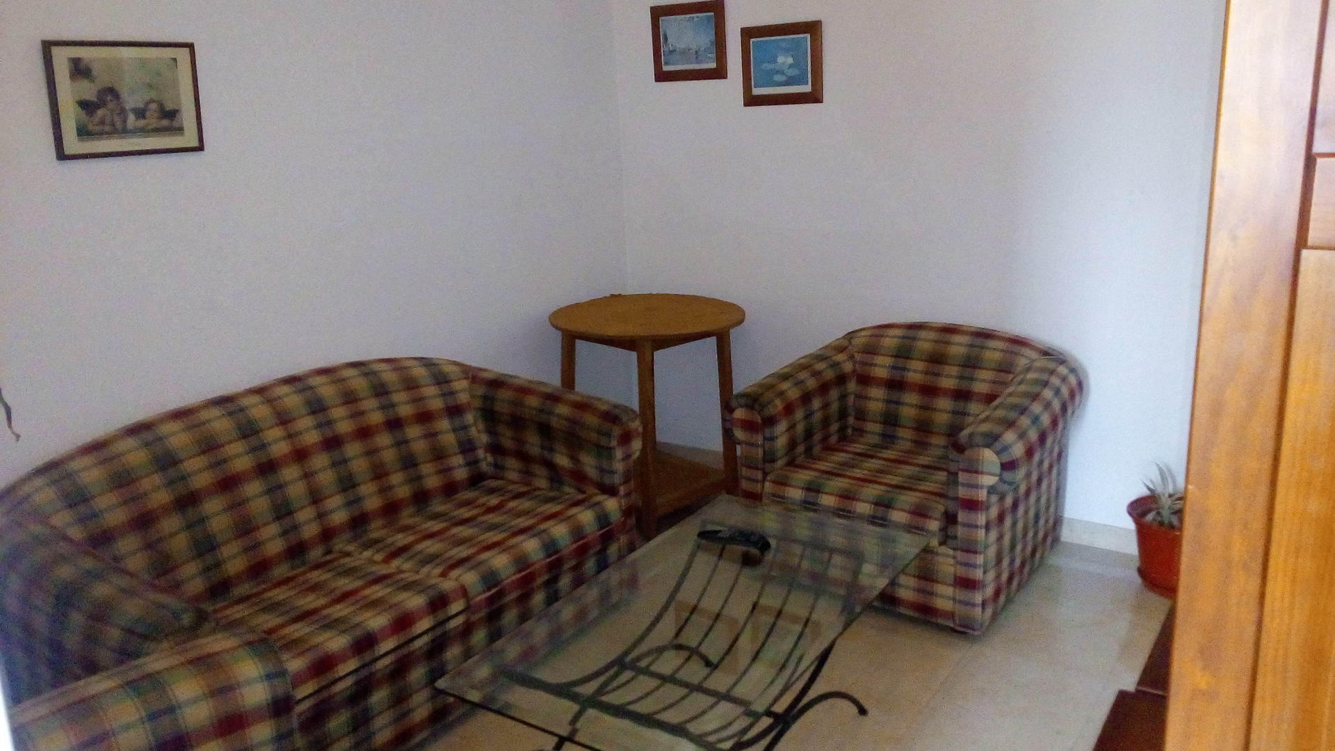 Quarto com muita luz a 50m do metro de Alfornelos e 500 da Univ Europeia