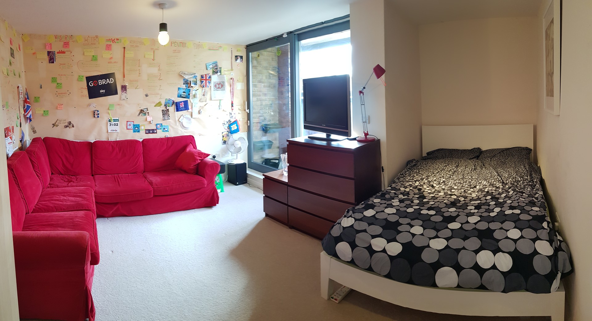 Quiet and large sunny room in London with good public transport Room