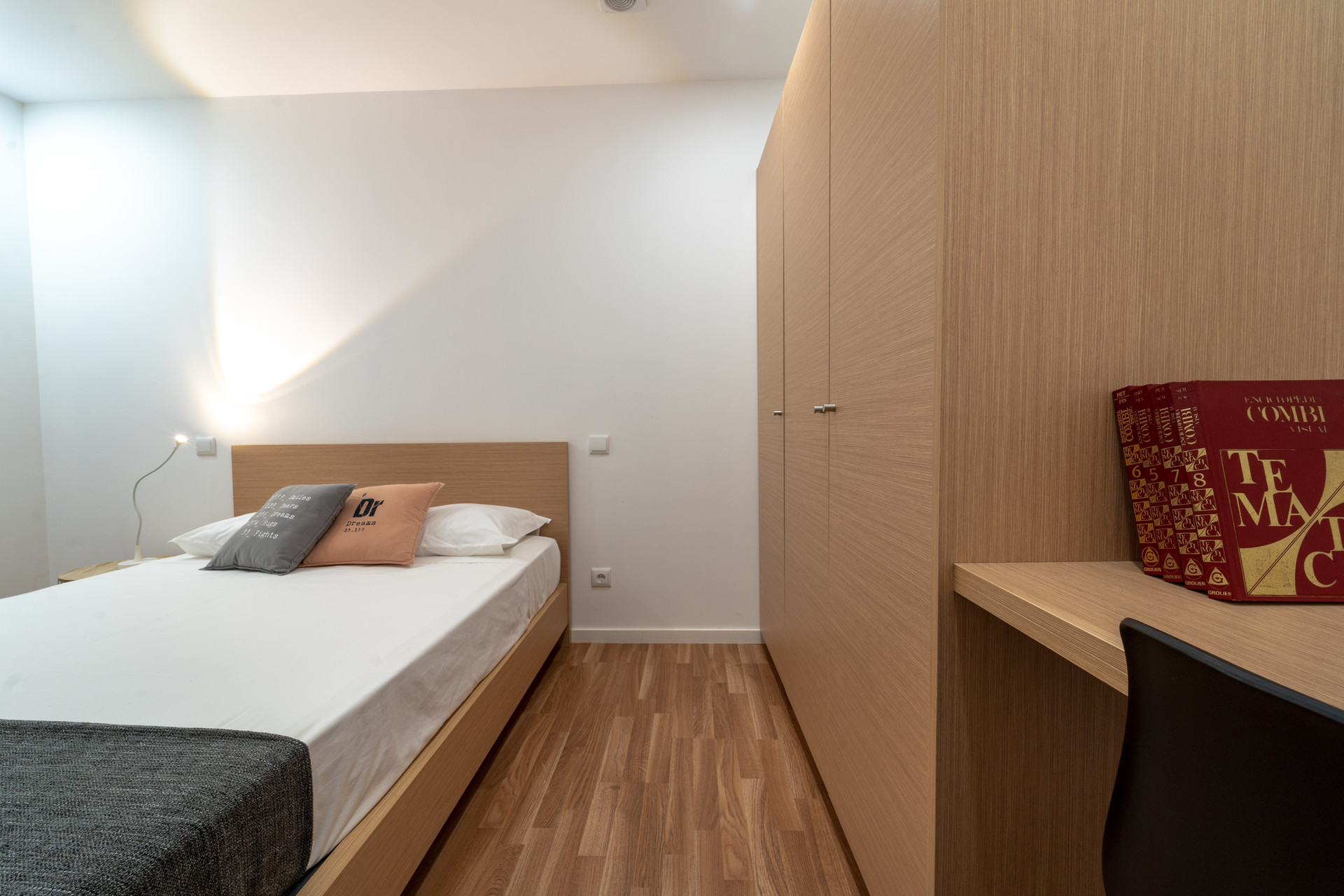 Ready to live bedroom with utilities included