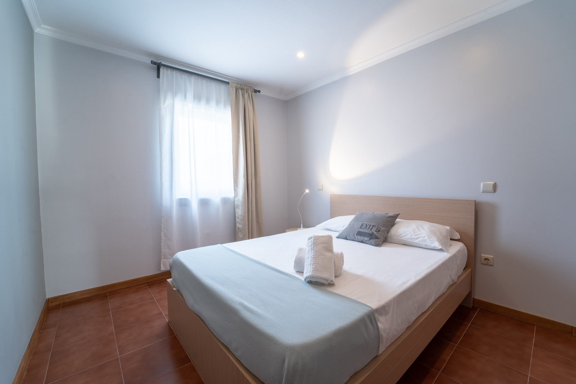 Room For Rent In 2 Bedroom Apartment In Braga With Internet And With Cleaning Service