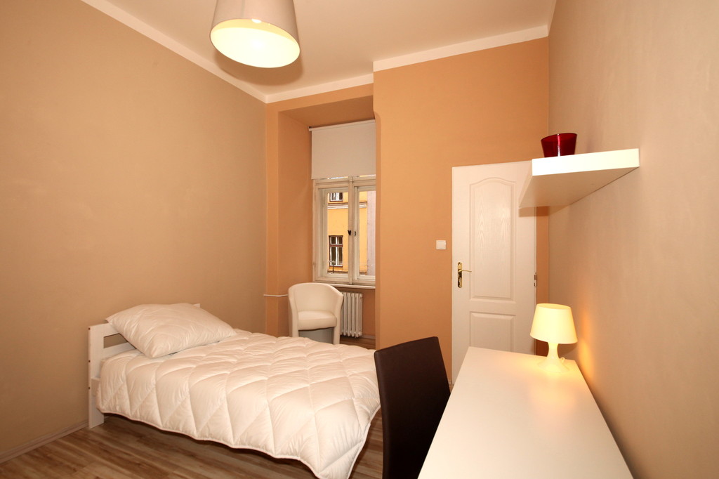 Rent a design single room in amazing flatshare apartment in Prague 1