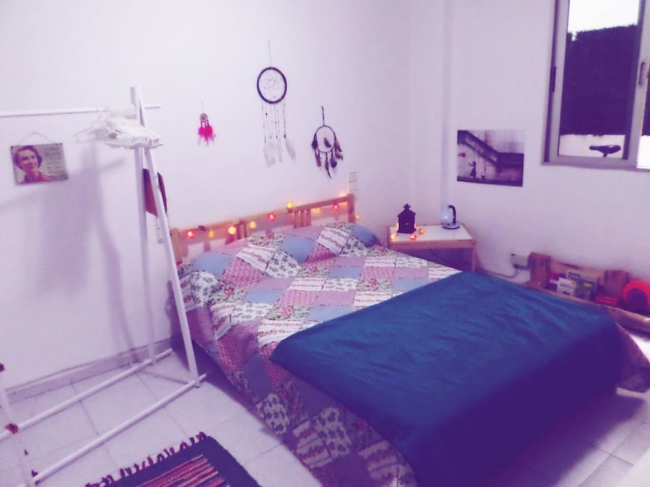 Rent free room in exchange for dog walking and babysitting | Room for rent Valencia