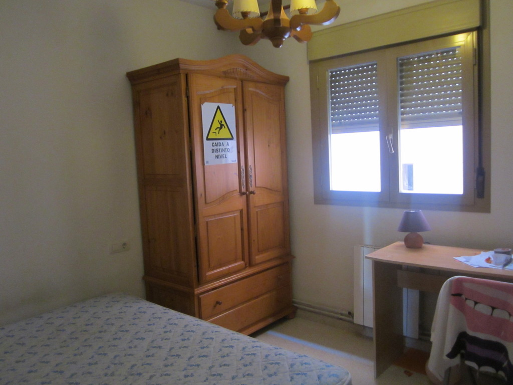 Rent a room in a flat in MALAGA TEATINOS Room for rent Malaga