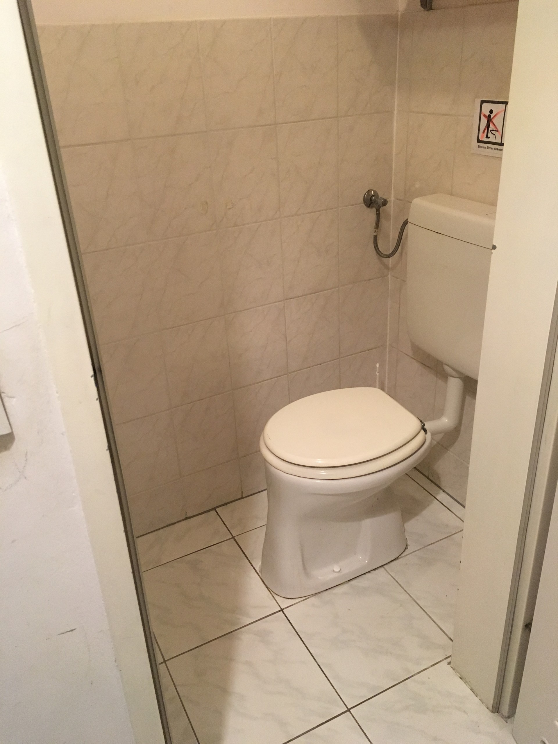 renting small room from july on, short term possible Room for rent Vienna