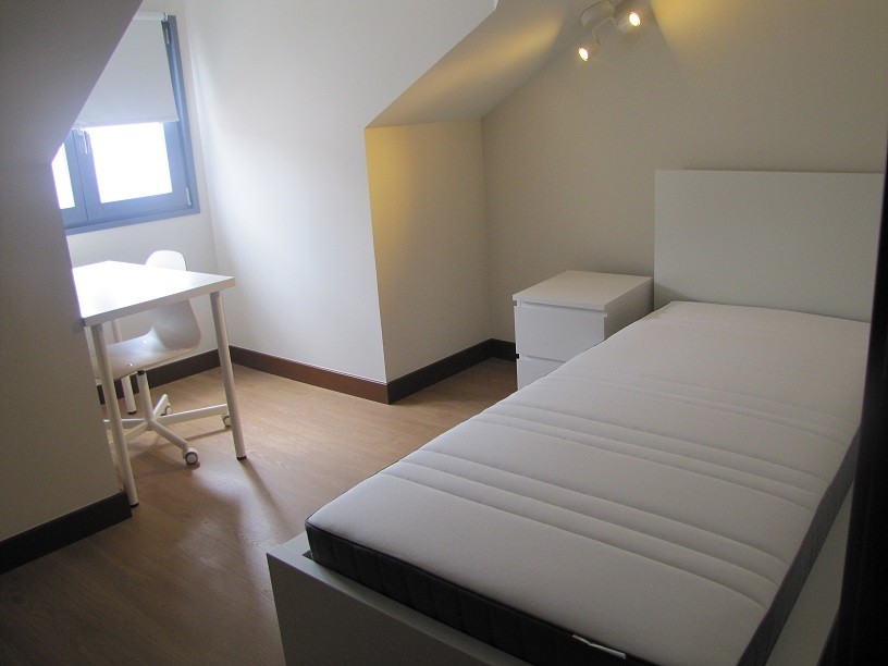 River House, Quarto 25