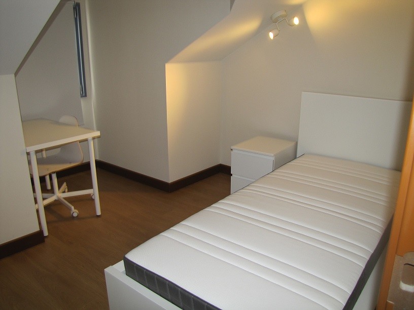 River House, Quarto 25