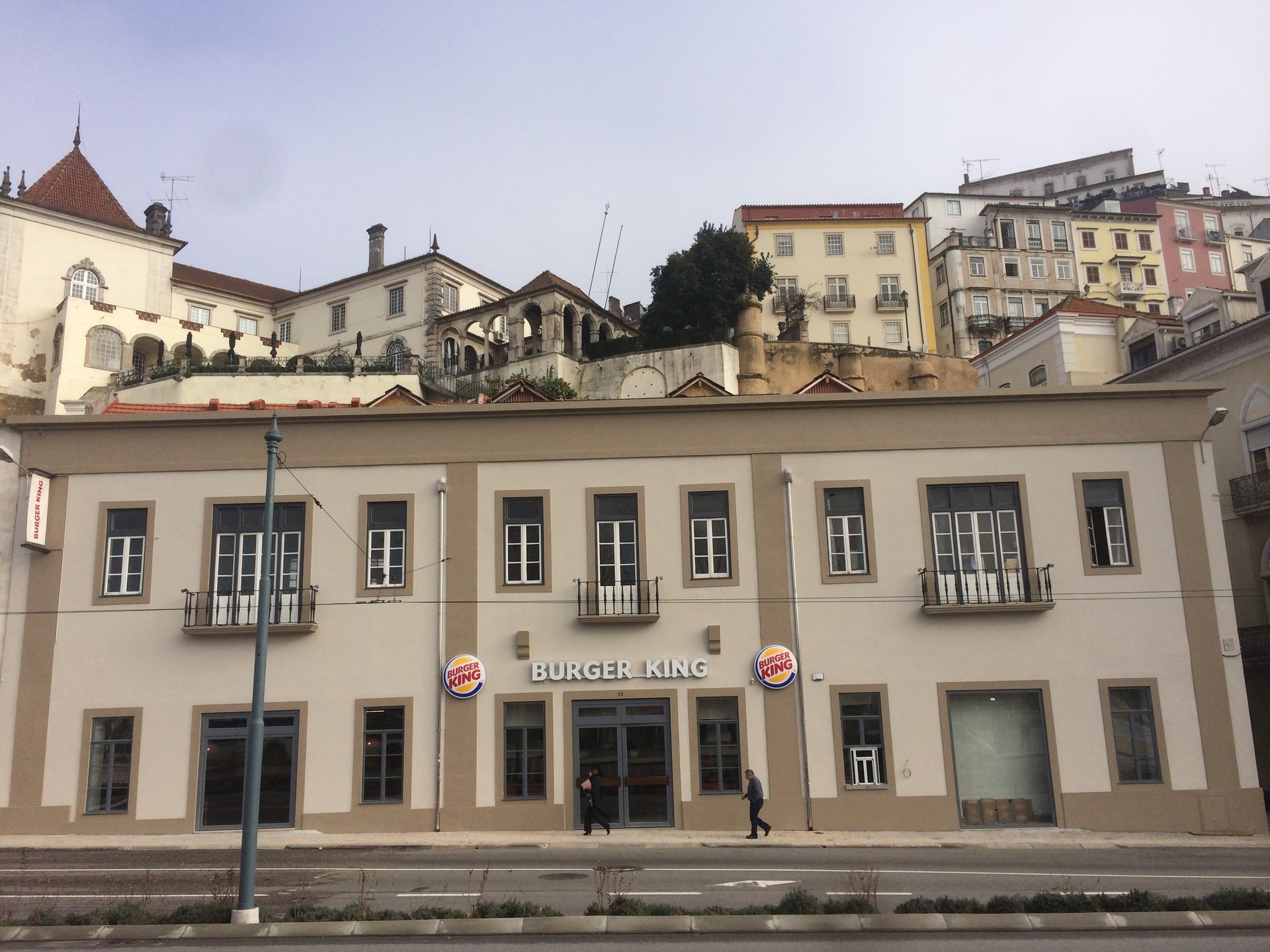 River House, Quarto Grande e Amplo com Vista Rio - Duplo+1 / Casal - Q15