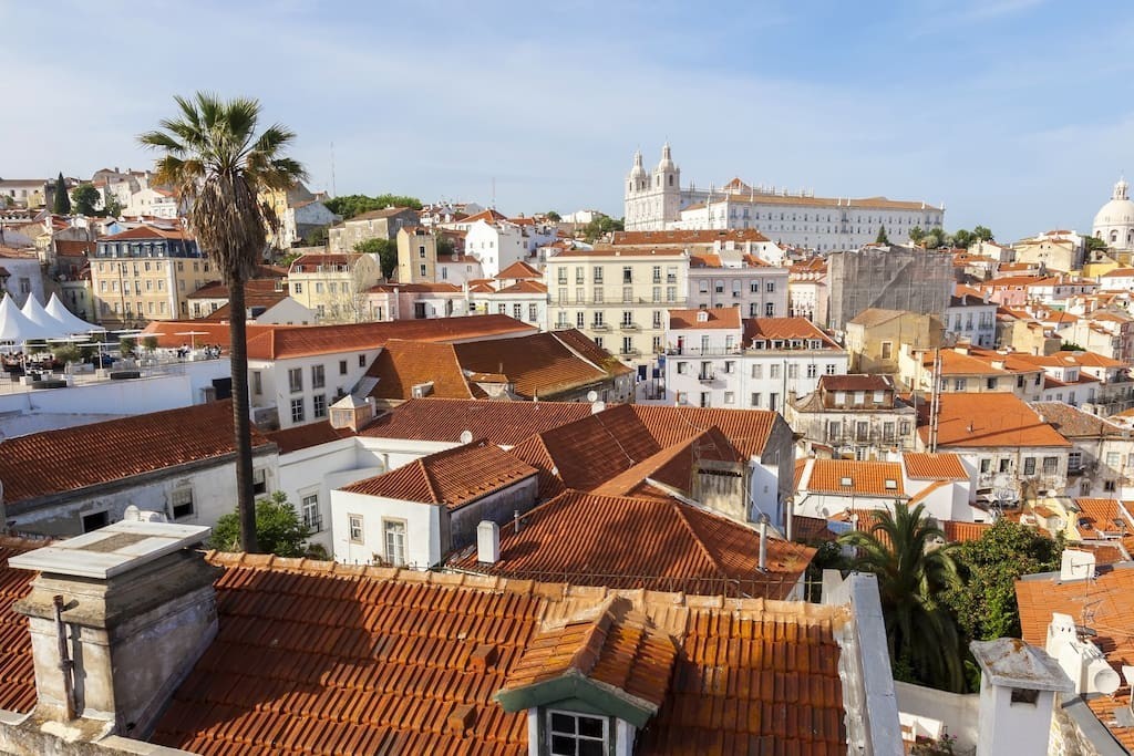 Bed in a 8 female dorm - Shared WCs in the center of Lisbon