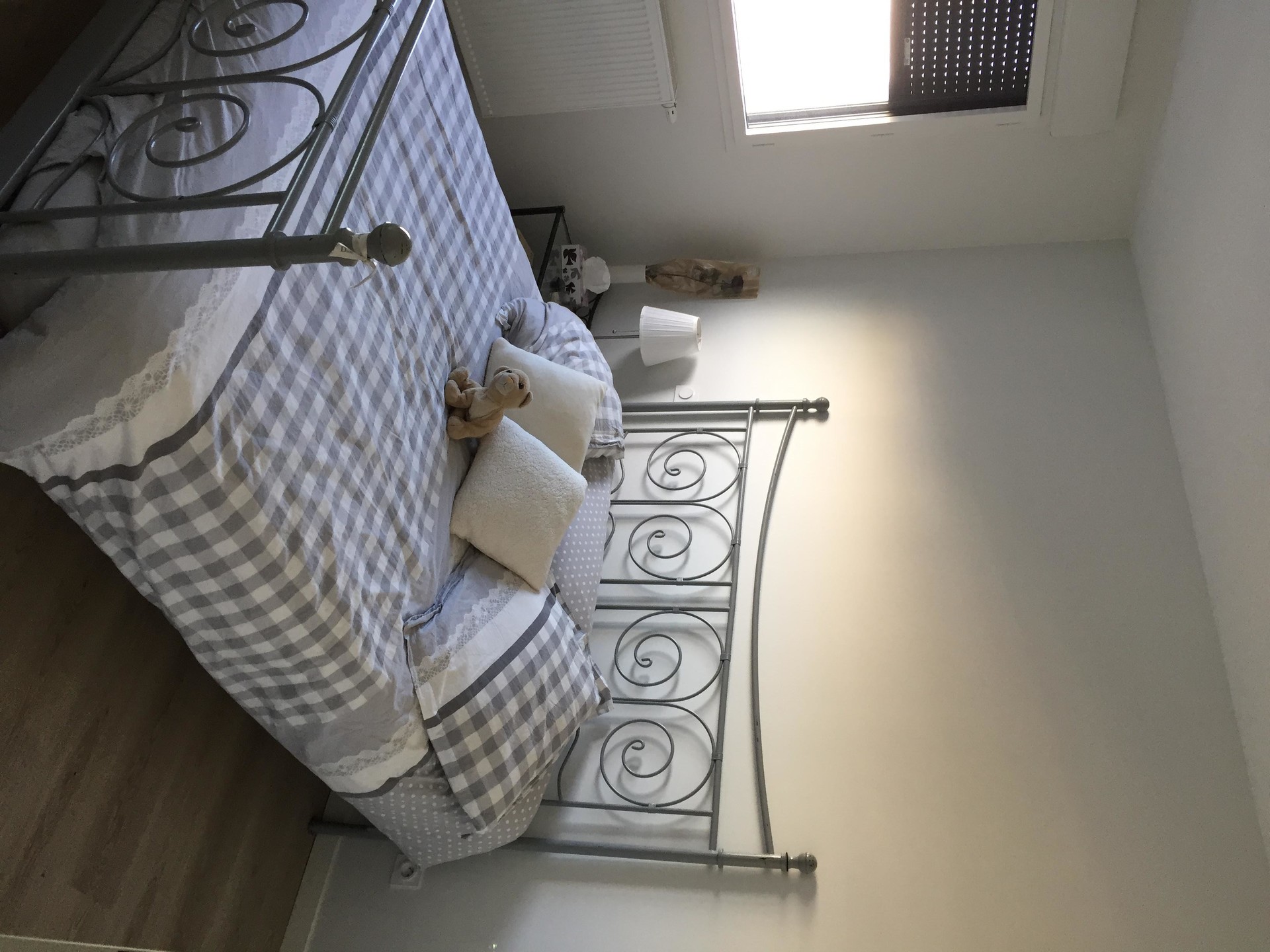 ROOM FOR RENT (only for a student girl) Room for rent Bordeaux