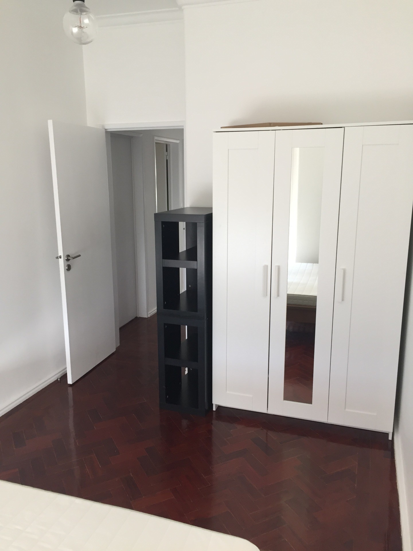 Room for rent in 3-bedroom apartment in Lisbon with internet and with elevator