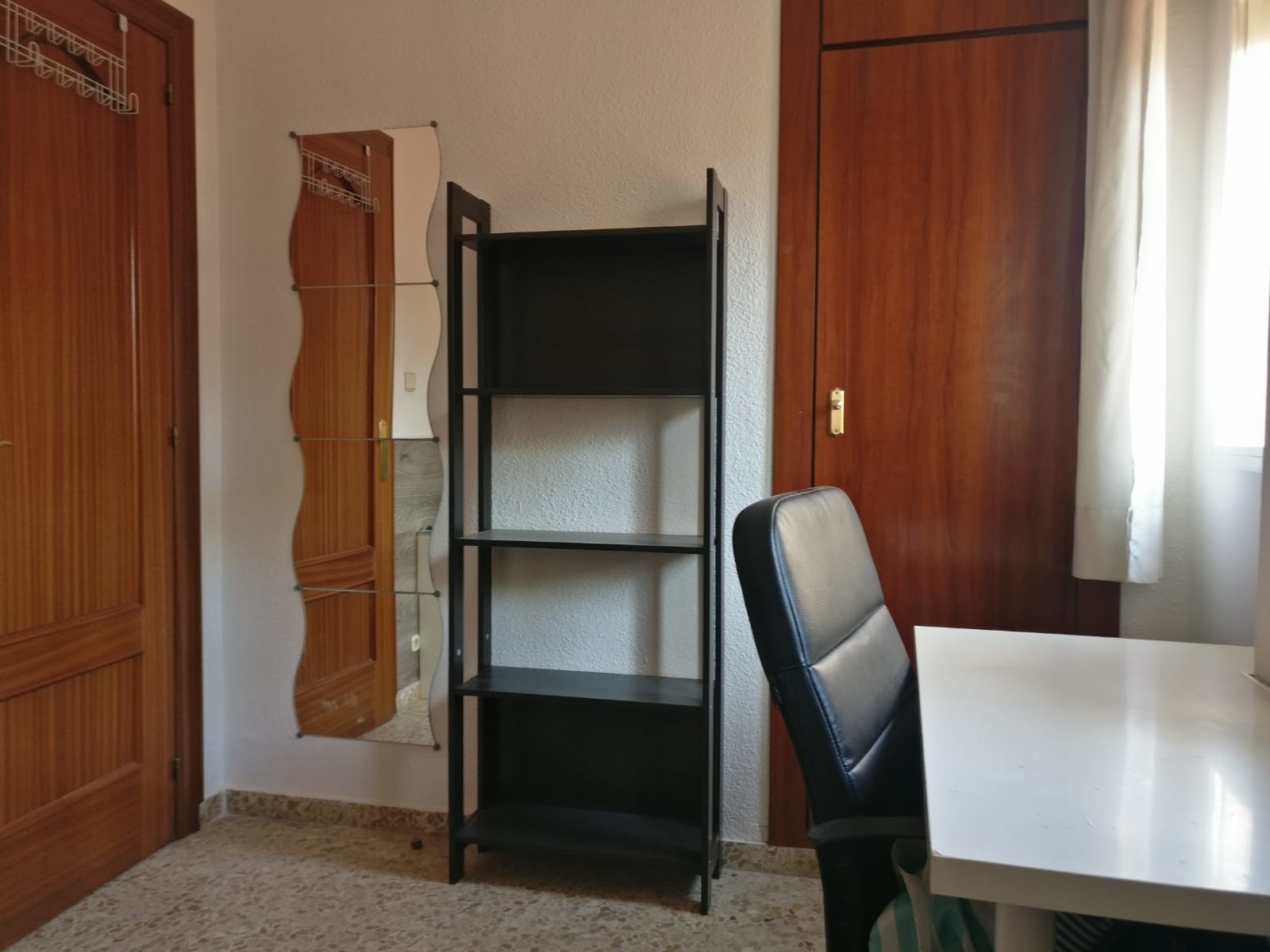 Room for rent in apartment with three Spanish students Room for rent