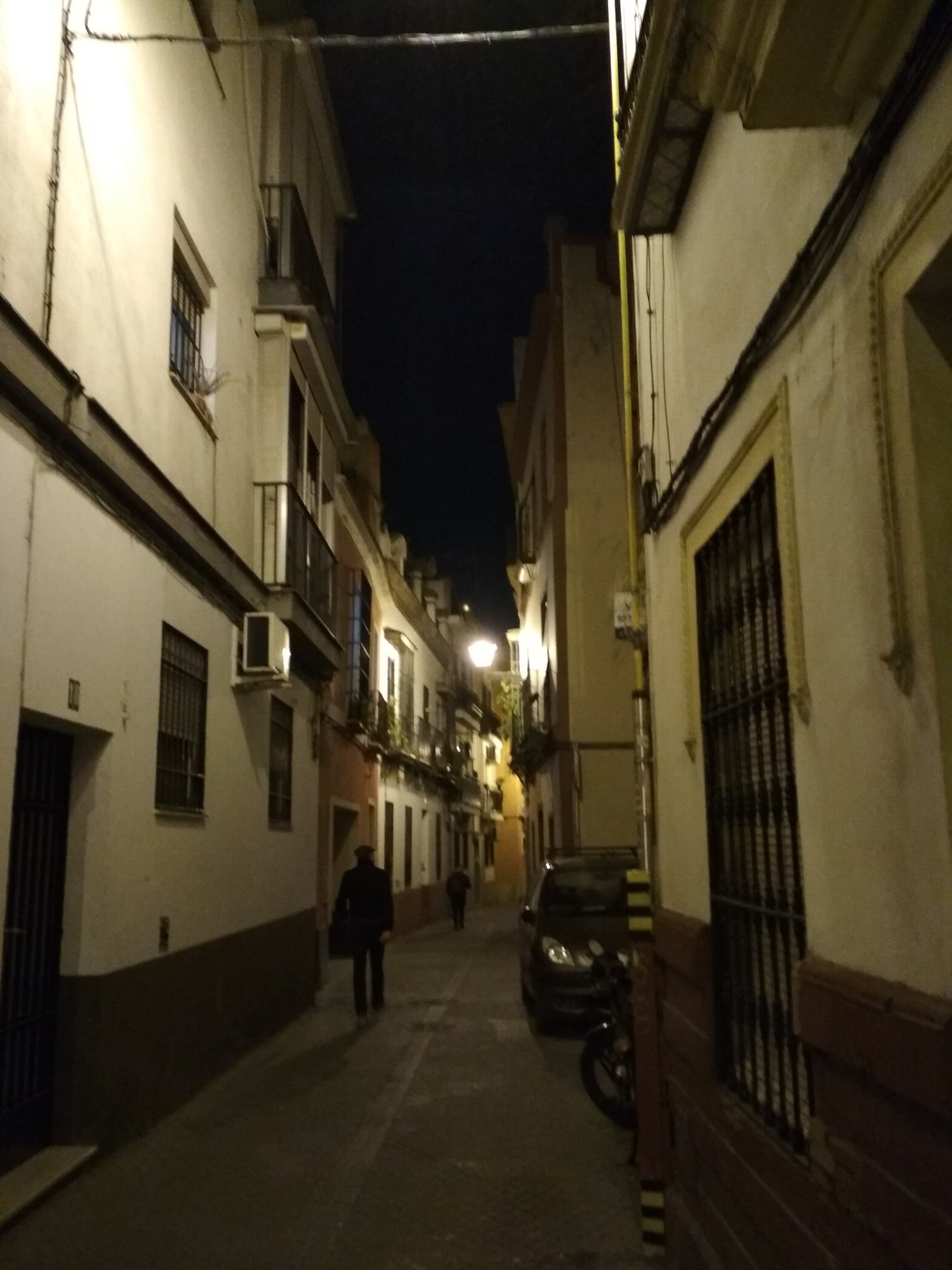 room in shared apartment close to the city center Room for rent Sevilla