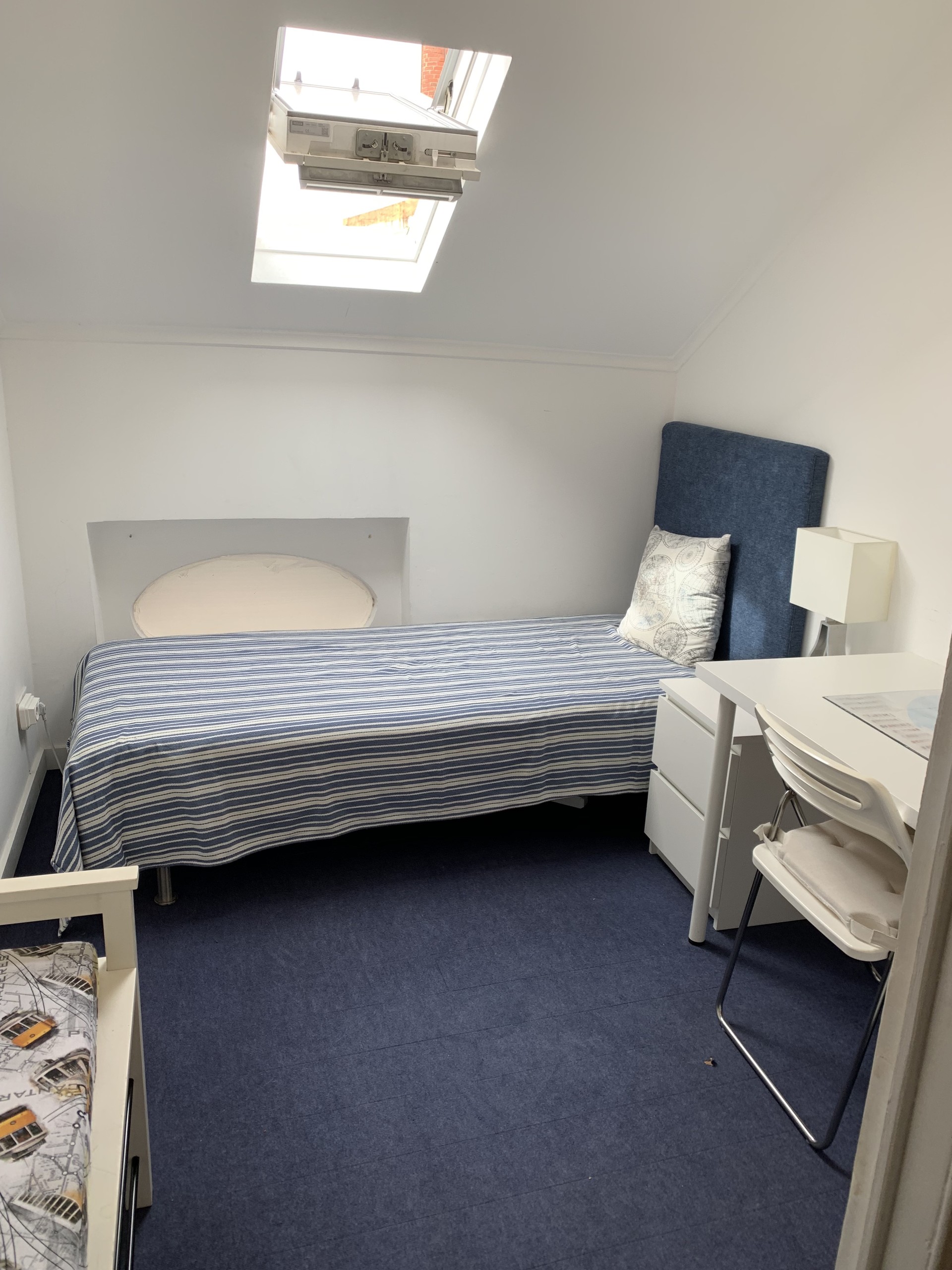 Room to shared apartment with a terrace close to Catholic University