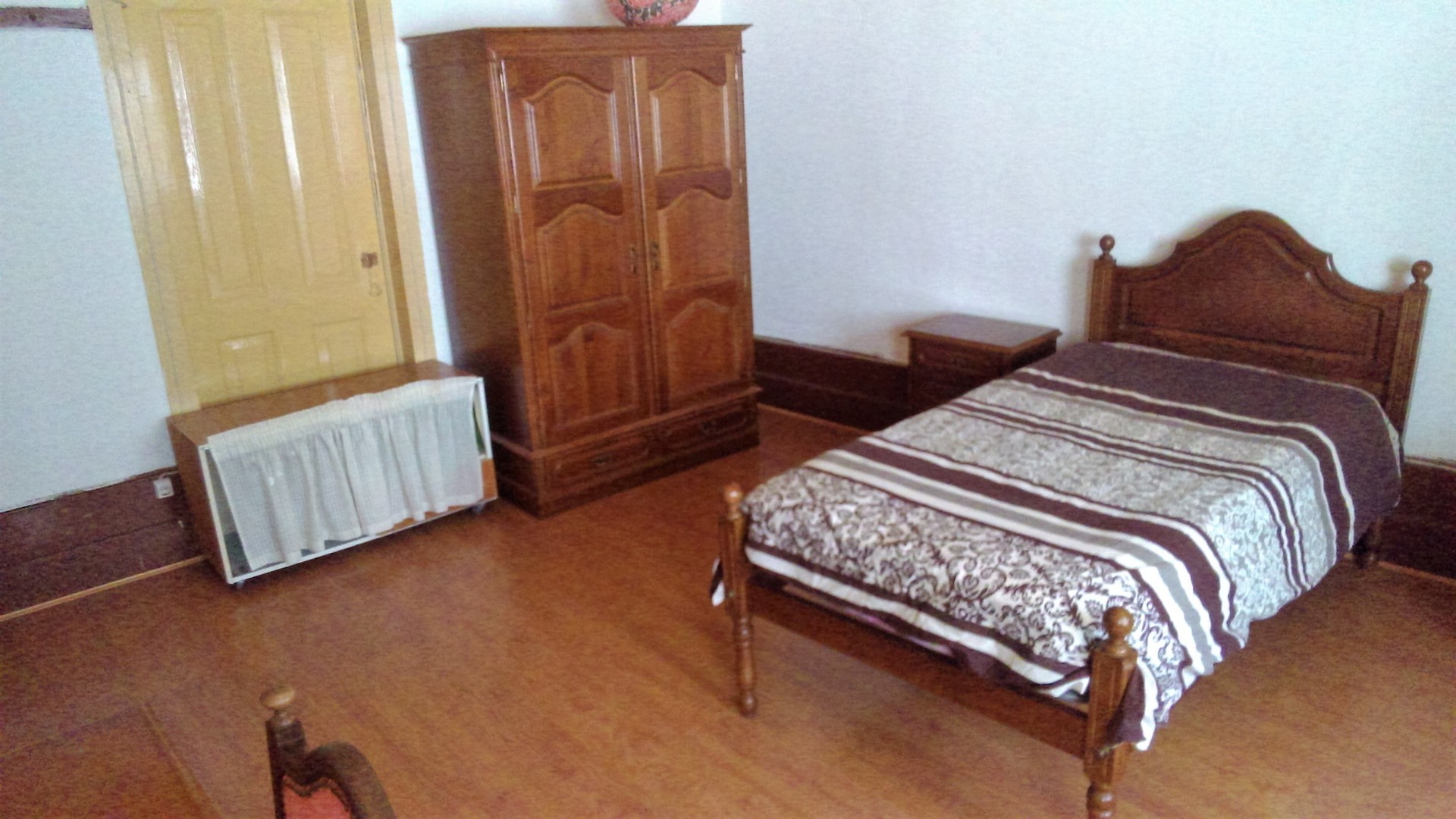 Room next to the University (Polo I)