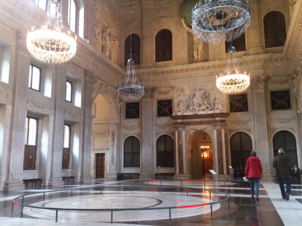 royal-palace-amsterdam-place-visit-amste