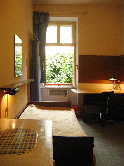 Room For Rent In Graz Share This Awesome Flat With Internet And