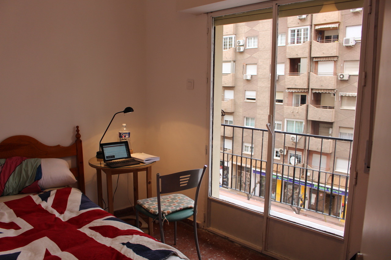 Se Alquila Una Habitación En Piso Compartido Con Tres Balcones Y Dos ...