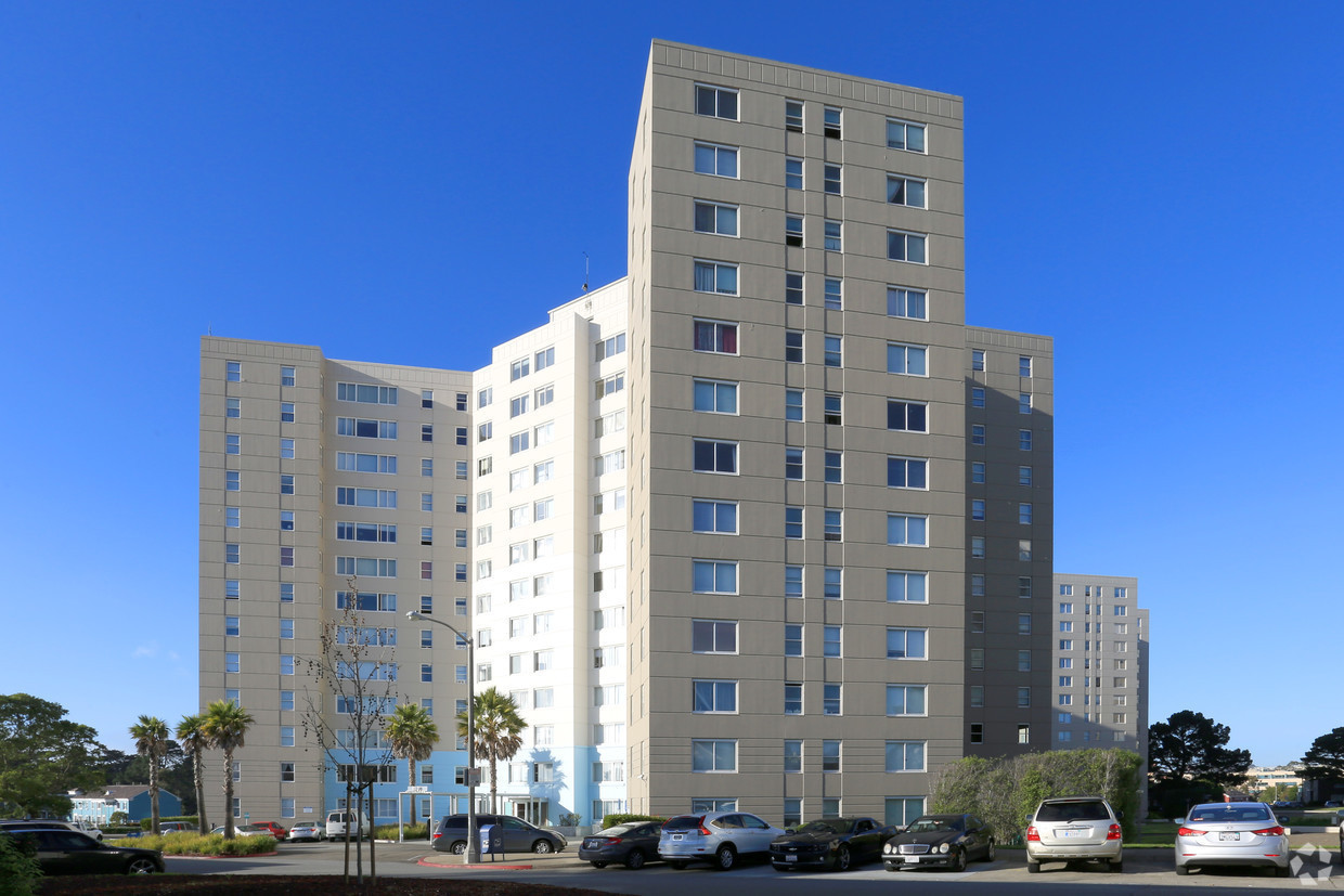 Shared Double Across SFSU Furnished Room for rent San Francisco