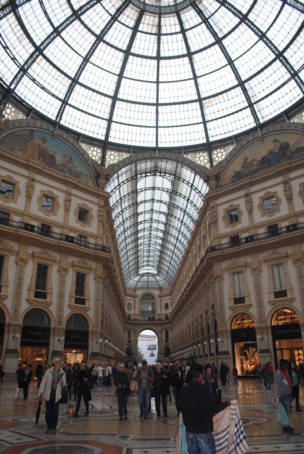 Gallery Vittorio Emanuele II - an exclusive shopping zone - KASADOO