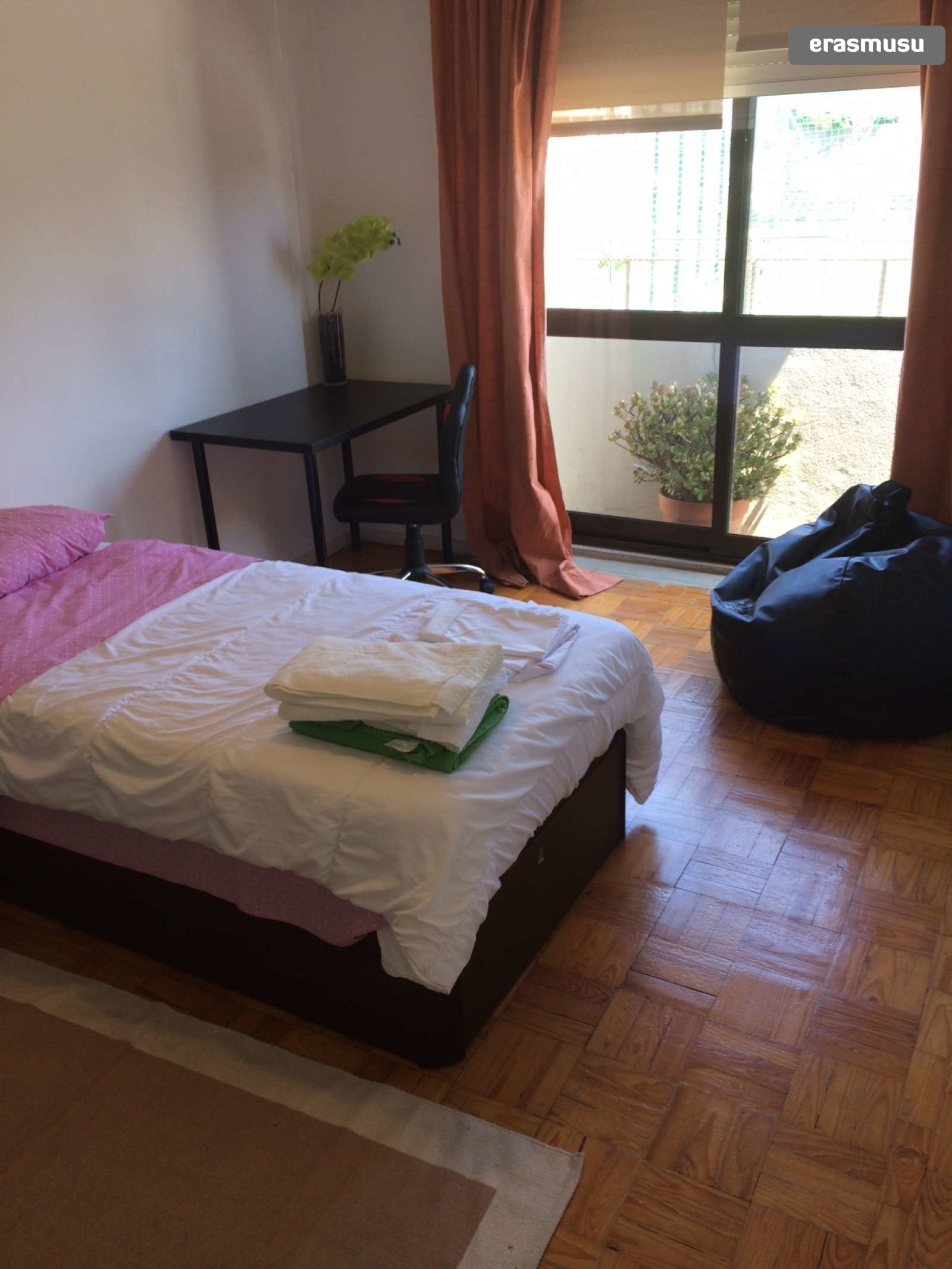 Single Bed In Rooms For Rent In 4 Bedroom Apartment In Paranhos