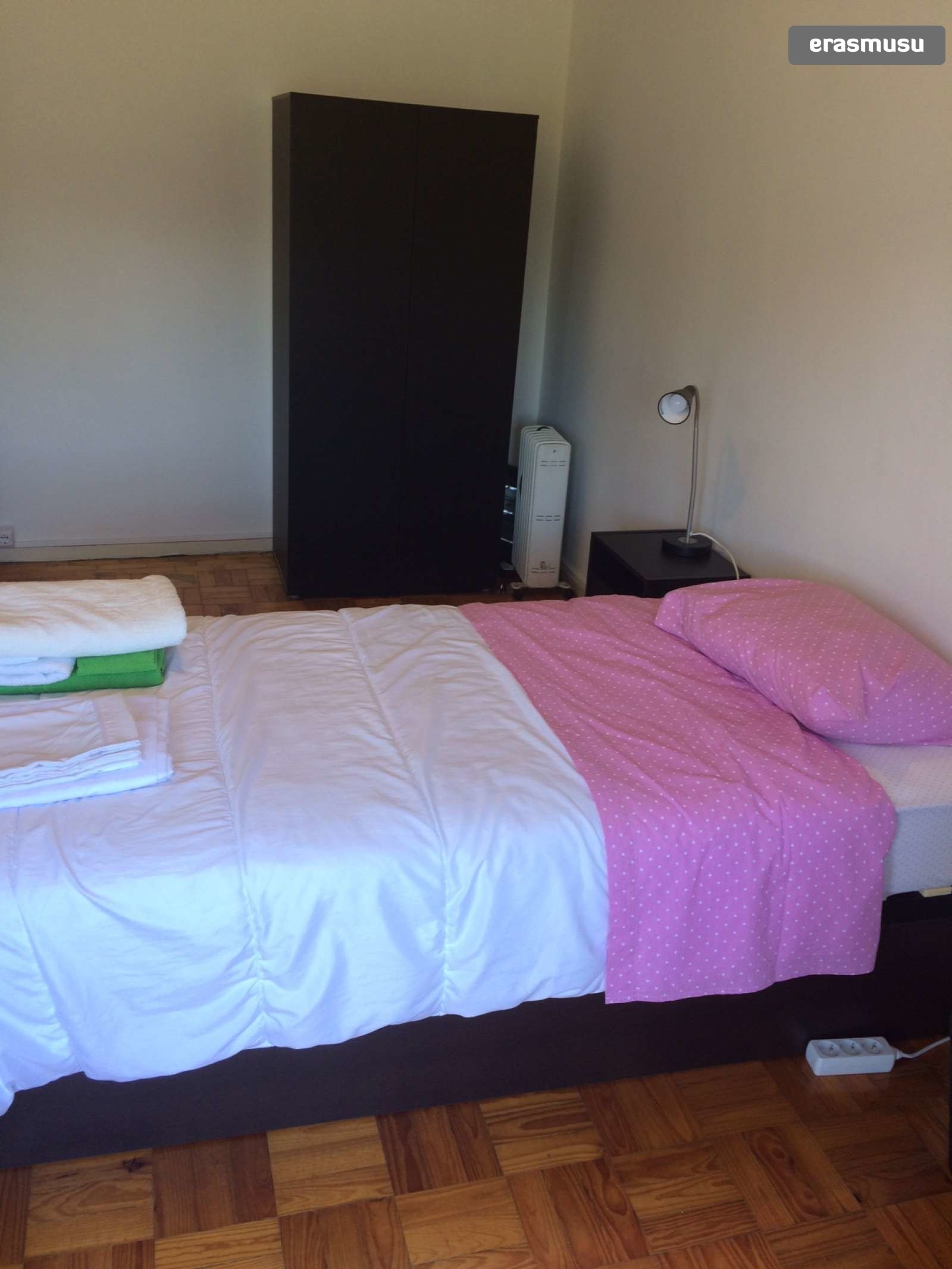 Single Bed in Rooms for rent in 4-bedroom apartment in Paranhos