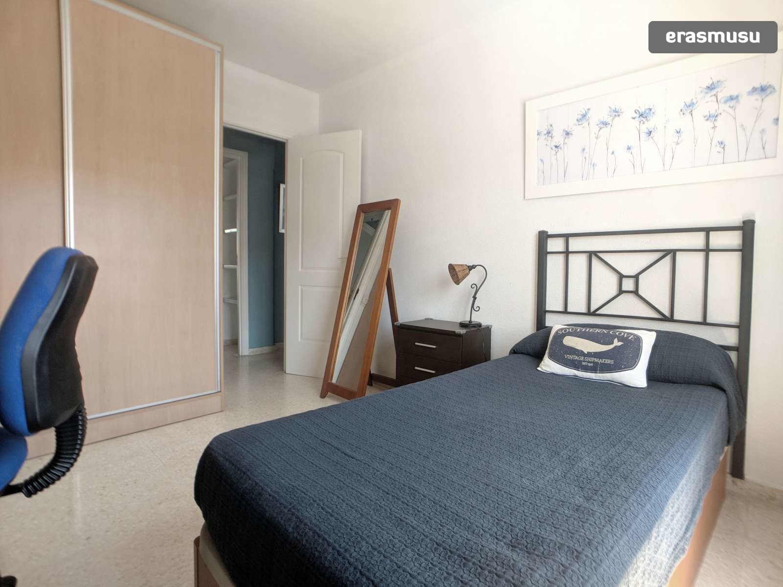 Single Bed in Rooms to rent in lovely 4bedroom apartment in Triana