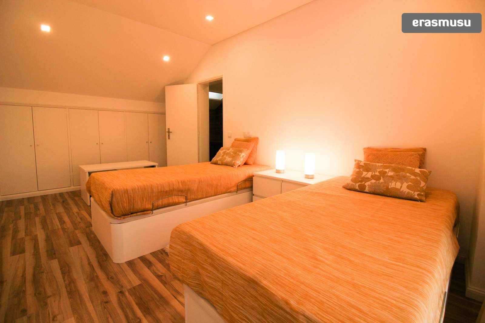 Single Bed in Rooms for rent in modern 4-bed apartment in Santa Marinha