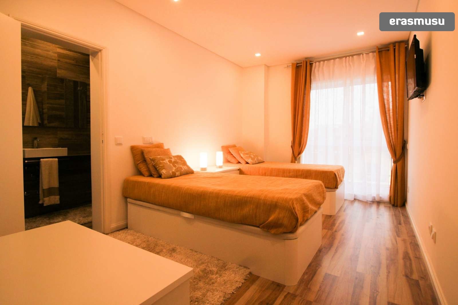 Single Bed in Rooms for rent in modern 4-bed apartment in Santa Marinha