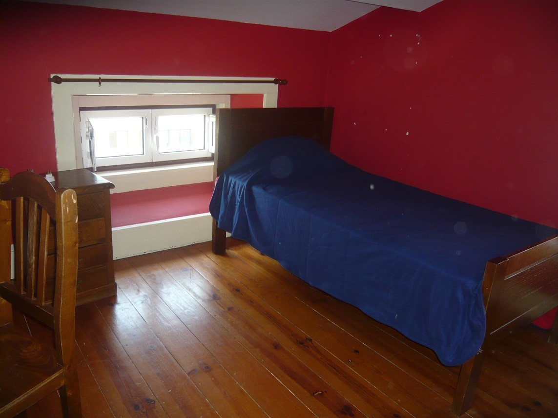 single room in a great house with terrace