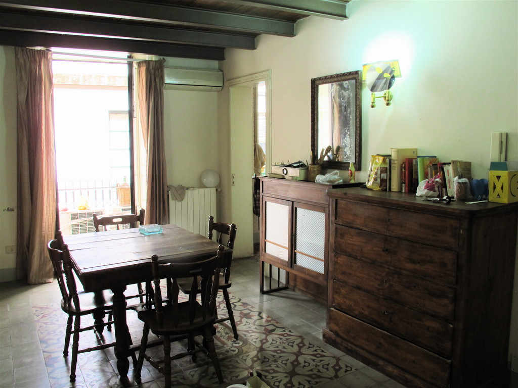 Single room in a huge house in central Catania (via Umberto/via Etnea junction) from july/august