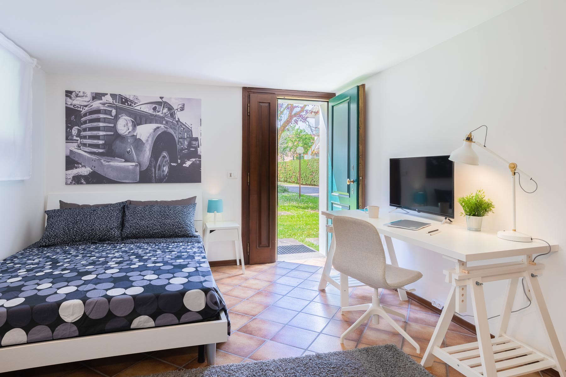 SINGLE ROOM IN ENTIRELY RENEWD APARTMENT WITH MODERN STYLE FURNITURE