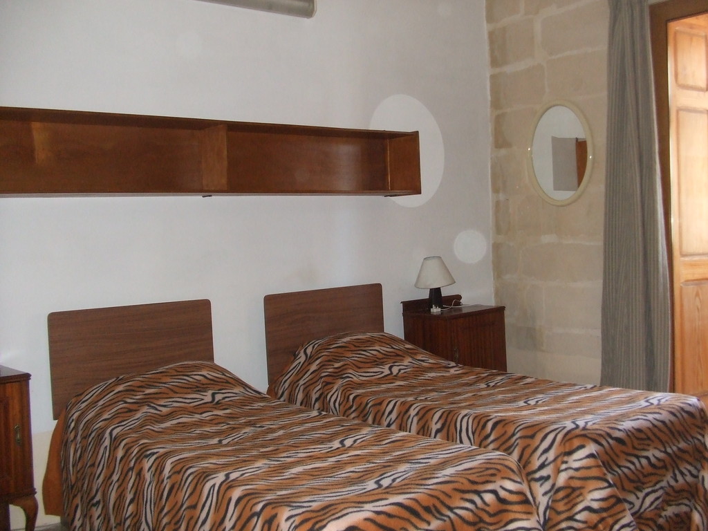 Sliema Fully Furnished Rooms To Rent From 300 Monthly Bills Included