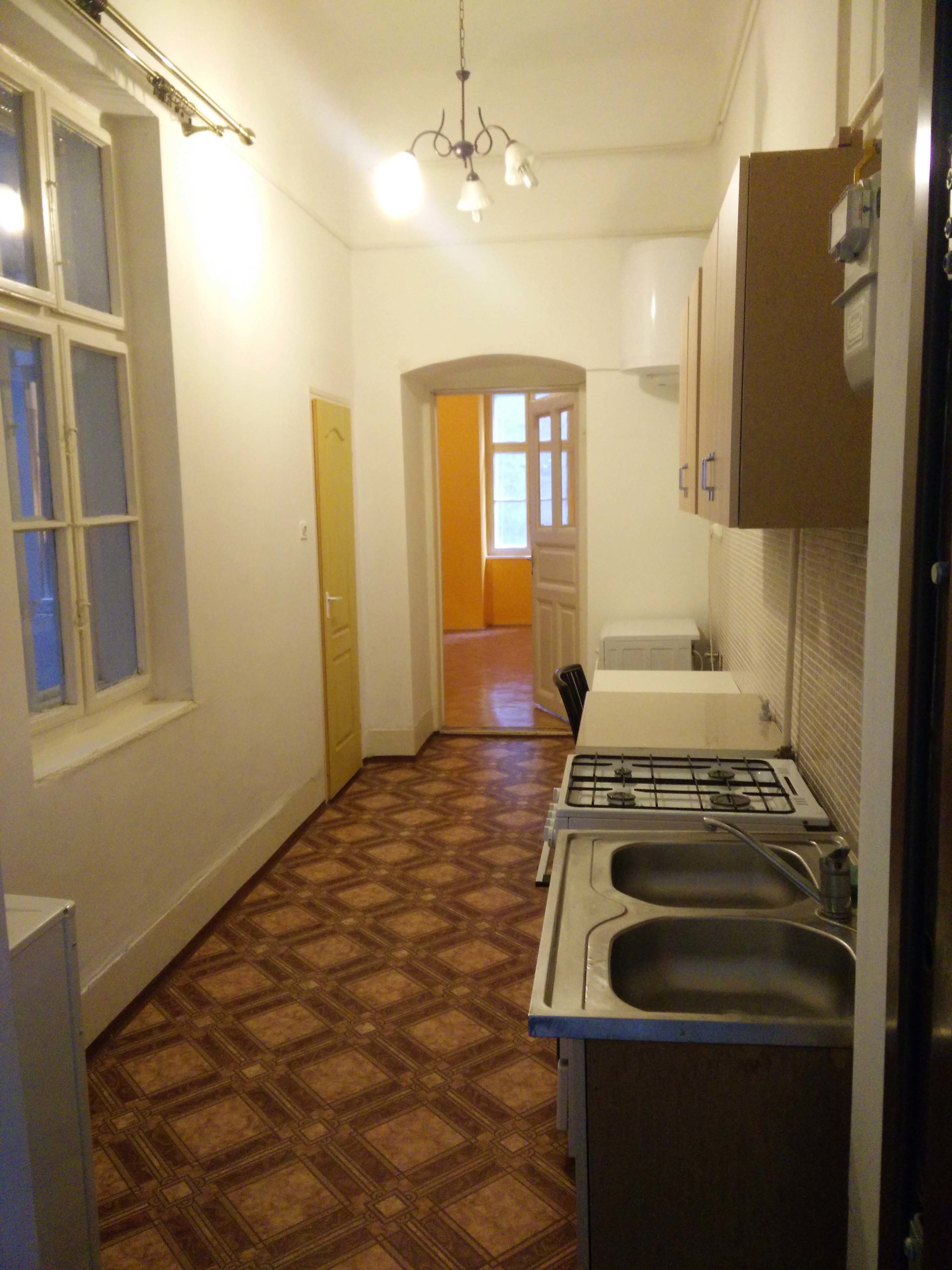 Spacious And Airy 1 Bedroom Apartment For Rent In Central Budapest