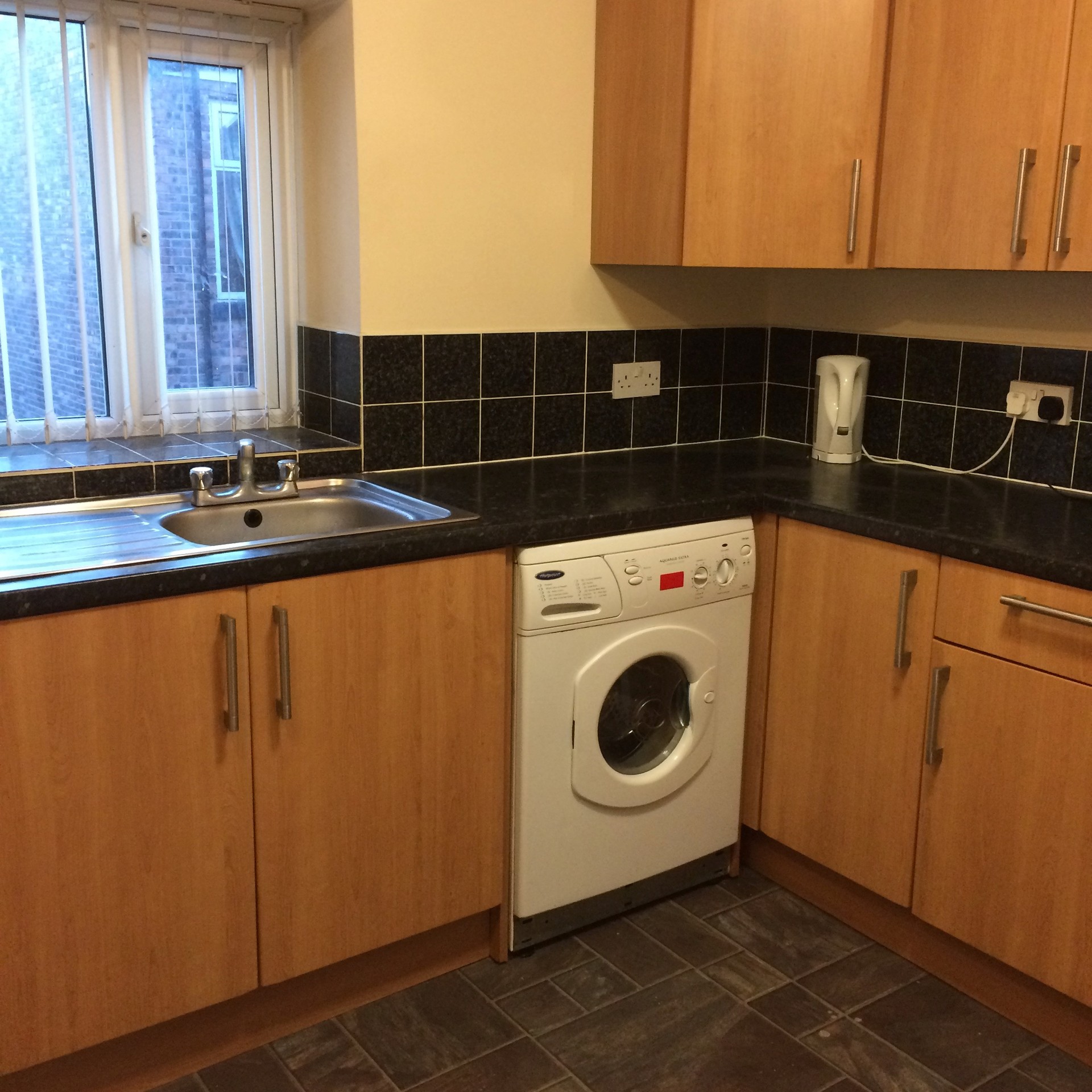 spacious-bright-furnished-double-room-bi