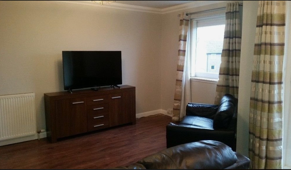 Newly Decorated Double Bedroom Close To Rgu Aberdeen In Large 3 Bedroom Flat