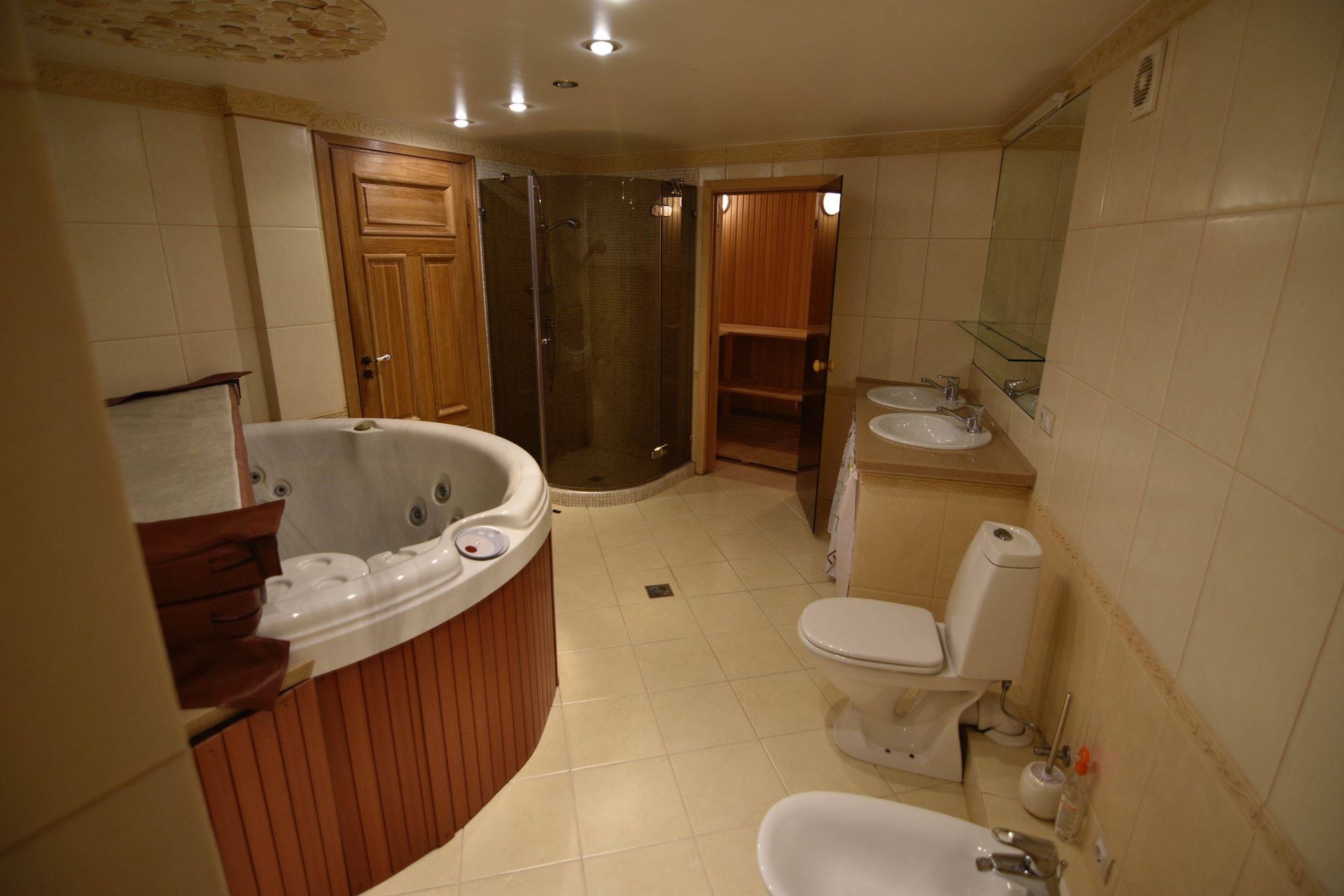 Spacious and luxury apartment in historical Vilnius centre Flat rent